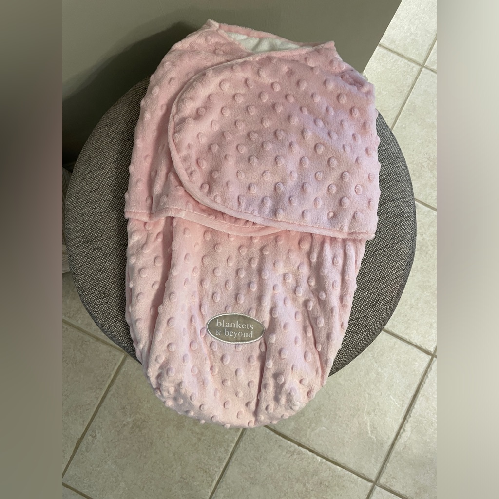 Brand New Blankets And Beyond Velcro Sleep Sack